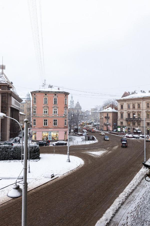 Romari Площа Міцкевича Lviv Bagian luar foto