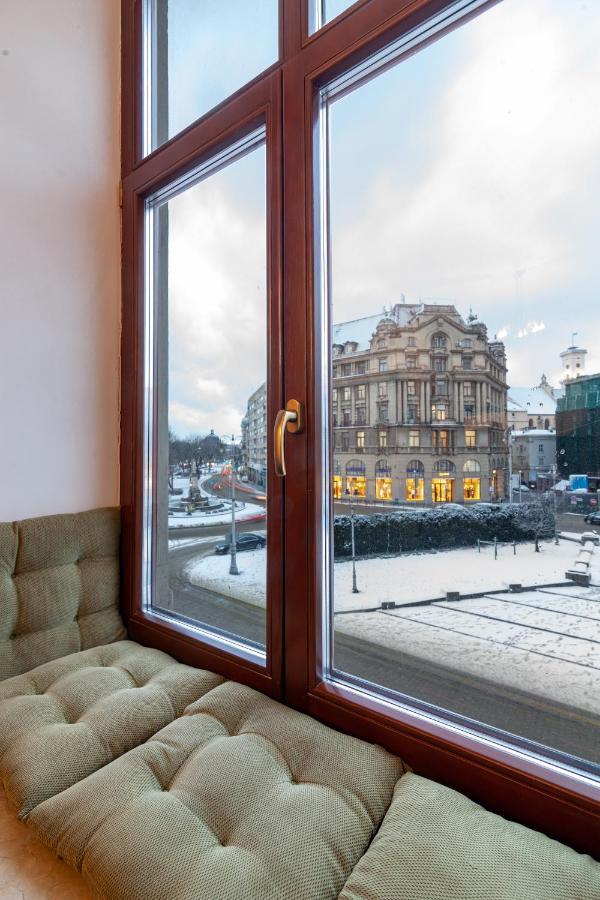 Romari Площа Міцкевича Lviv Bagian luar foto
