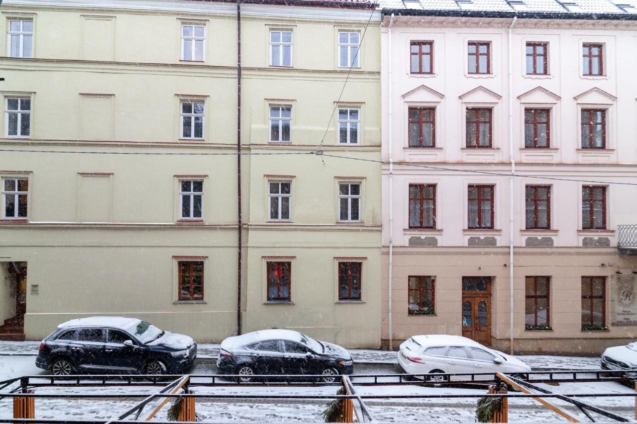 Romari Площа Міцкевича Lviv Bagian luar foto