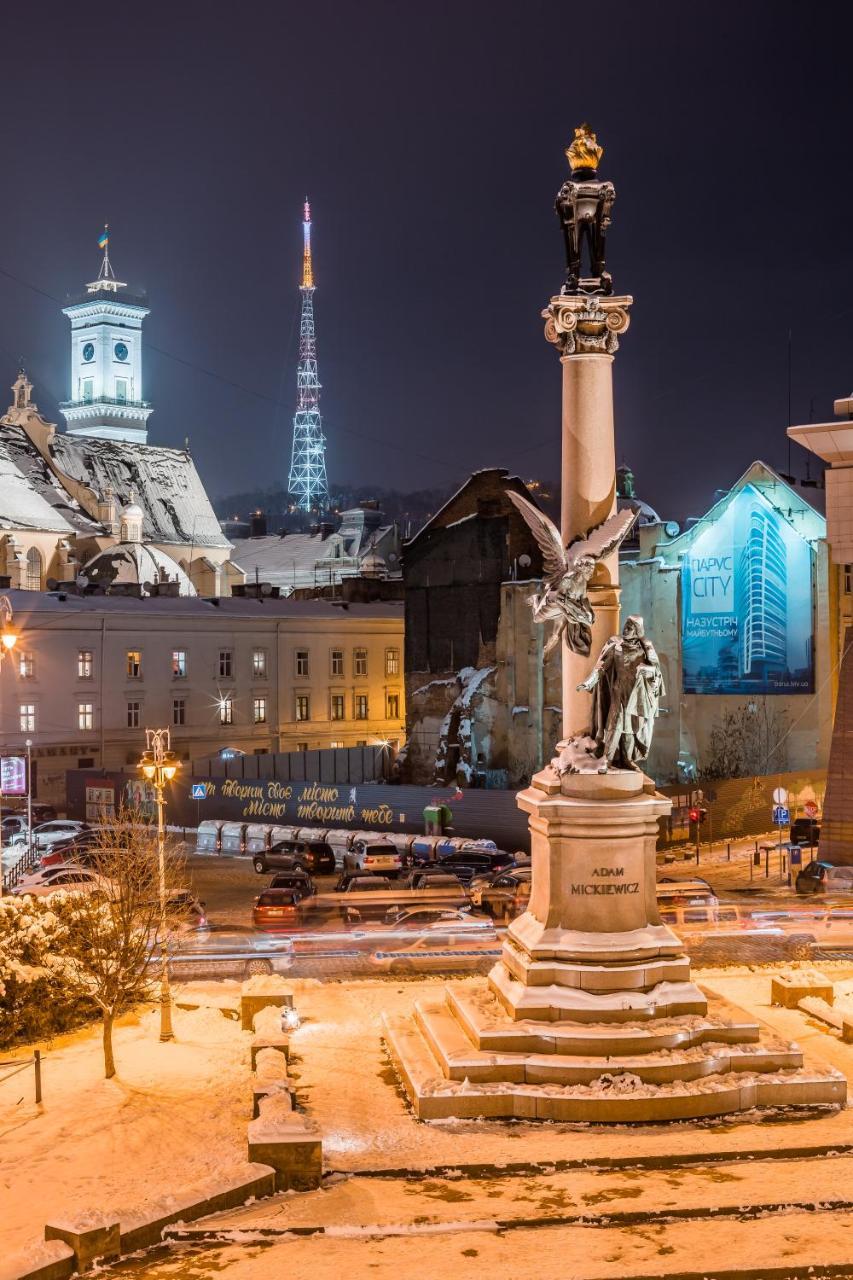 Romari Площа Міцкевича Lviv Bagian luar foto