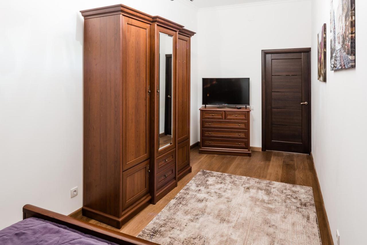 Romari Площа Міцкевича Lviv Bagian luar foto